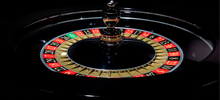 Auto-Roulette es la mesa de ruleta más simple y con el límite más bajo. La ruleta automática se transmite desde nuestro estudio en vivo ubicado en Bucarest, pero no cuenta con un crupier. La máquina lanza automáticamente una bola a la rueca durante el tiempo de apuesta. Live Auto-Roulette potencia un juego rápido y sencillo en una atmósfera muy íntima.